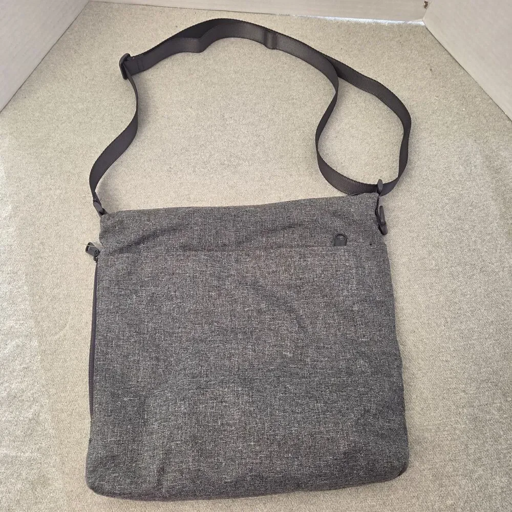 Vera Bradley ReActive Hipster Crossbody Bag Heather Gray 29562-13013 Minimalist